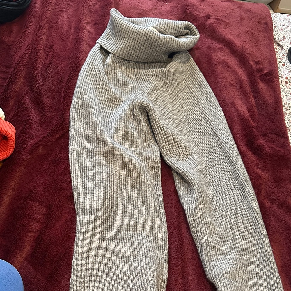 Sweater & Sweats Set - Picture 7 of 10